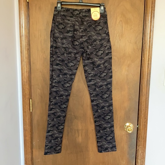 Sabrina Lauren skinny jean gray black camo print ultra soft stretch size 6 or 8 - Picture 3 of 17